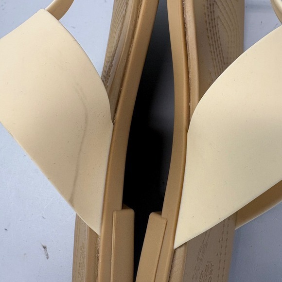 Crocs Tulum Flip Flop Womens 11 Beige Cream Cushioned Footbed Casual Sandals - Picture 8 of 9